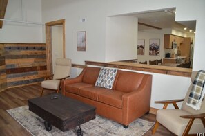 Smart-TV, Kamin, Tischtennisplatte