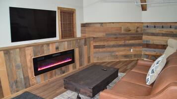 Smart TV, fireplace, ping pong