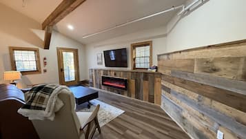 Smart TV, fireplace, table tennis