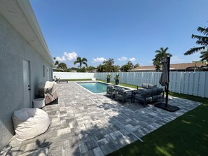 Outdoor dining - Spacious 4-bedroom pool home with WiFi, AC in welcoming North Fort Myers (North Fort Myers)