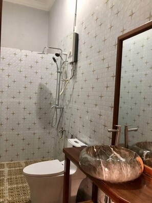 Đồ dùng nhà tắm miễn phí, khăn tắm, xà phòng, dầu gội
