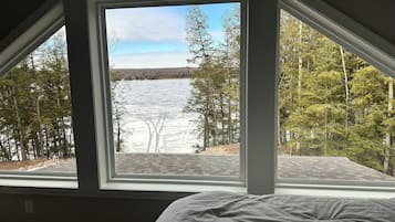 3 bedrooms, desk, WiFi, bed sheets