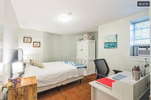2 bedrooms, desk, iron/ironing board, WiFi