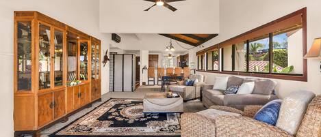 Smart-tv, een computerscherm en een printer