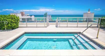 1/1 AmAzInG CoNdO@HoLLYwOod BeAcH/StEpS To SaNd /Rooftop POOL/PET Friendly!