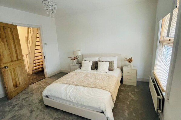 3 bedrooms, free WiFi, bed sheets