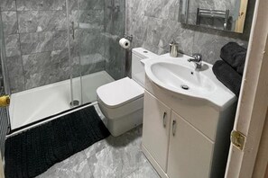 Duschwanne, Komfortbadewanne, Handtücher