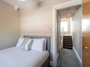 4 bedrooms, free WiFi, bed sheets
