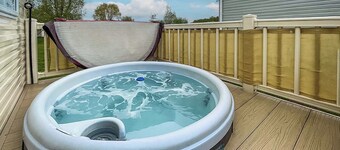 Au Bords Du lac - UK49028