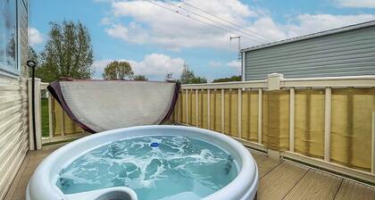 Au Bords Du lac - UK49028