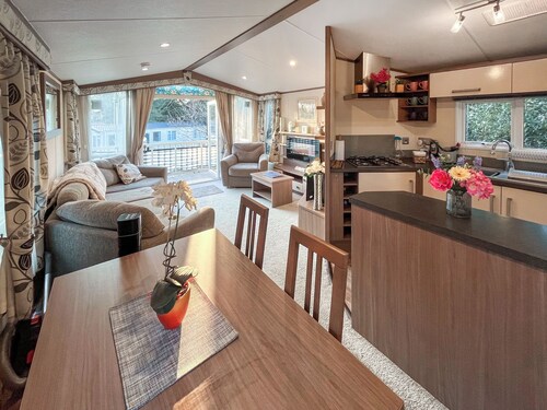 2 bedroom accommodation in Poole