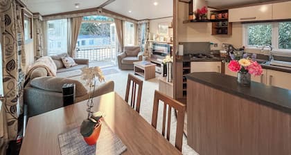 2 bedroom accommodation in Poole