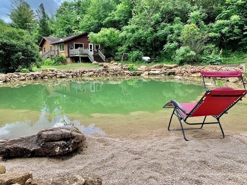 White Pine Cabin With Swimming Pond & Hot Tub Jacuzzi