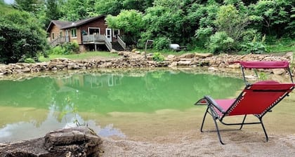 White Pine Cabin With Swimming Pond & Hot Tub Jacuzzi