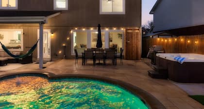Pool+HotTub+Firepit+Grill+Billiards+MiniGolf+PS4