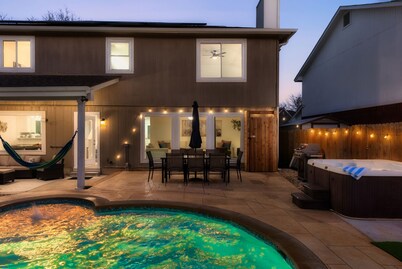 Pool+HotTub+Firepit+Grill+Billiards+MiniGolf+PS4
