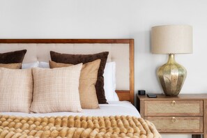 4 bedrooms, in-room safe, desk, iron/ironing board