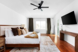 4 bedrooms, in-room safe, desk, iron/ironing board