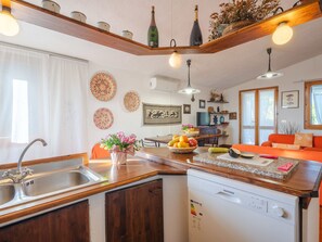 Kühlschrank, Mikrowelle, Ofen, Geschirrspüler