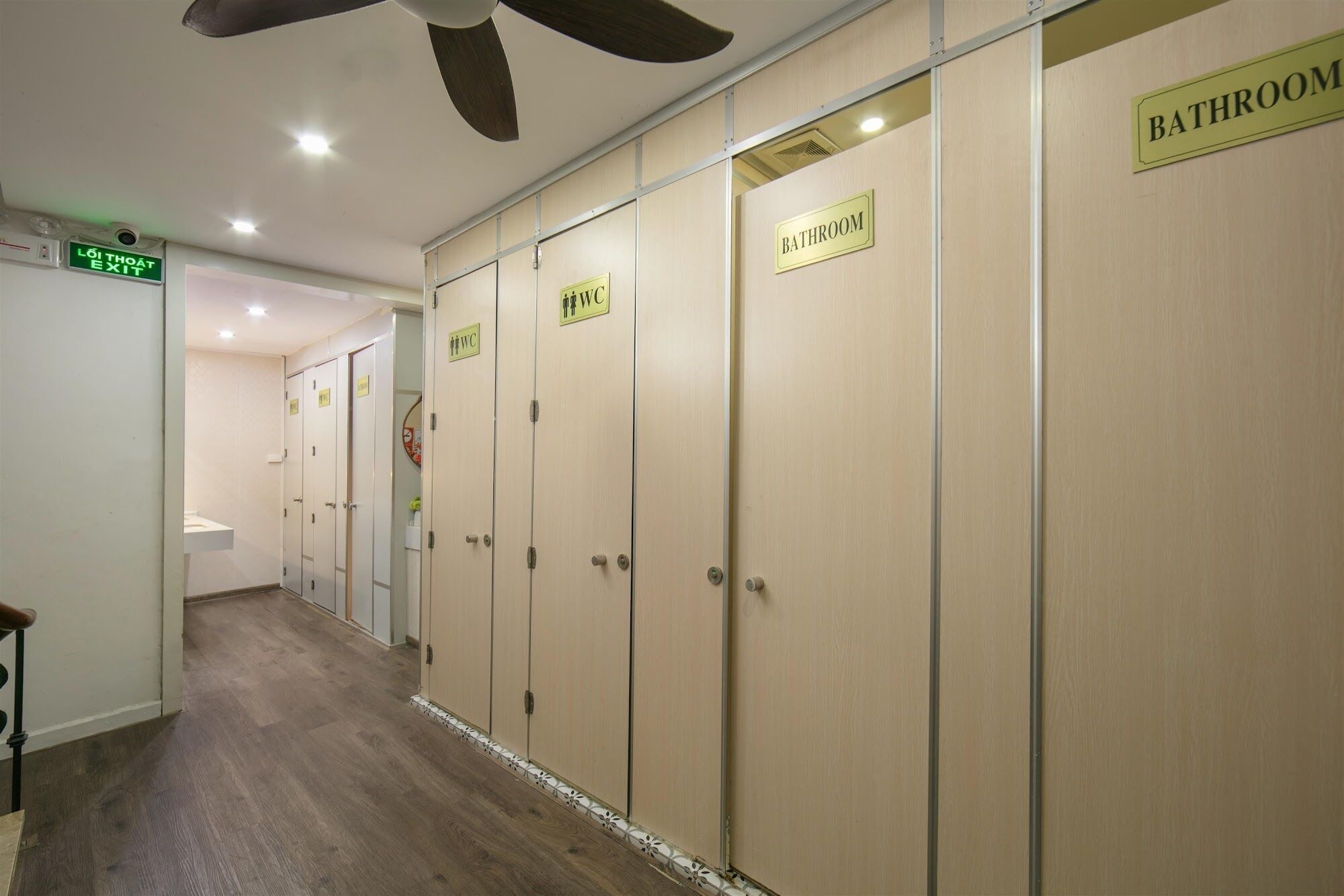 1 Bunk Bed in 20 Beds Mixed Dormitory | Bathroom | Slippers, towels