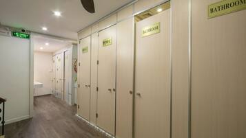 Svefnskáli - svefnsalur fyrir bæði kyn (1 Bunk Bed in 20 Beds Dorm) | Baðherbergi | Inniskór, handklæði