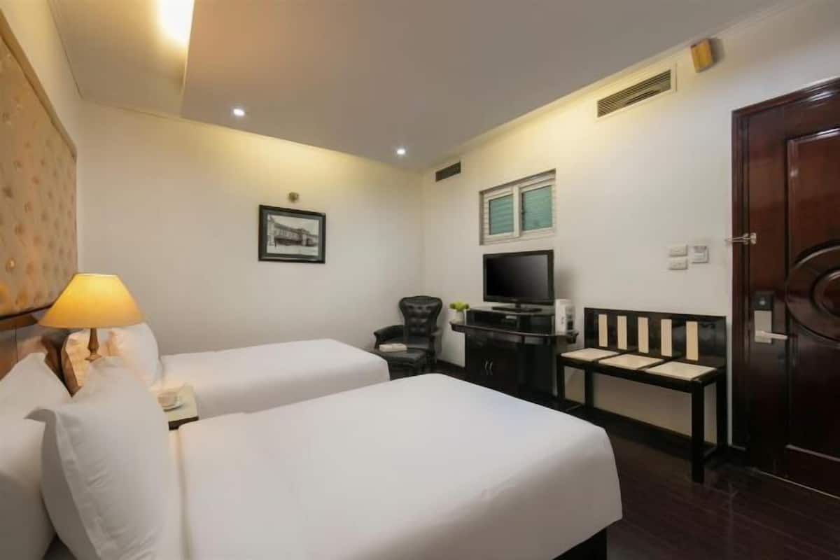 Soundproofing, free WiFi, bed sheets