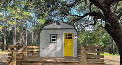 Tiny house 1 bedroom on 12 Acre horse farm