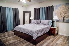 3 bedrooms, iron/ironing board, WiFi, bed sheets - Urban Oasis Retreat
Cozy 3-Bed Home - WiFi, AC, Houston Charm! (Houston)