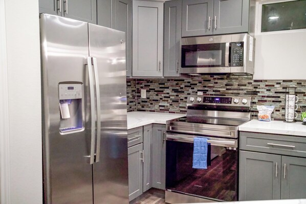 Private kitchen - Urban Oasis Retreat
Cozy 3-Bed Home - WiFi, AC, Houston Charm! (Houston)