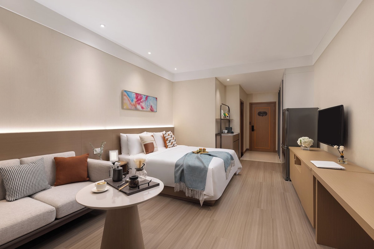 Premium bedding, down duvets, desk, laptop workspace