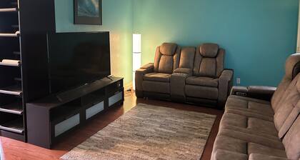 Charming 1-bedroom condo in brilliant San Diego with AC, WiFi