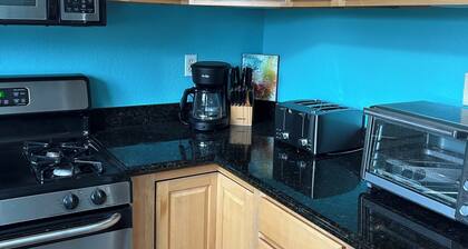 Charming 1-bedroom condo in brilliant San Diego with AC, WiFi