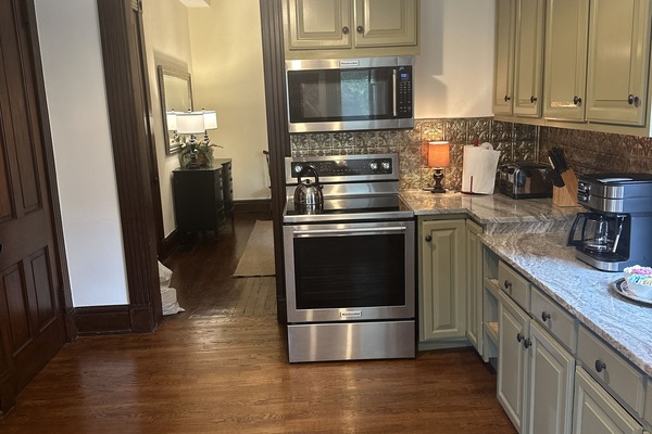 Geladeira, micro-ondas, fogão, cooktop