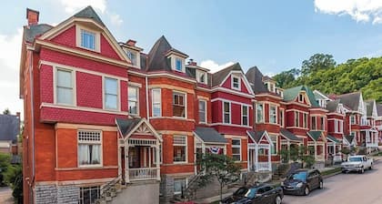 Spacious 4-bedroom 19th Century home in historic downtown Maysville!