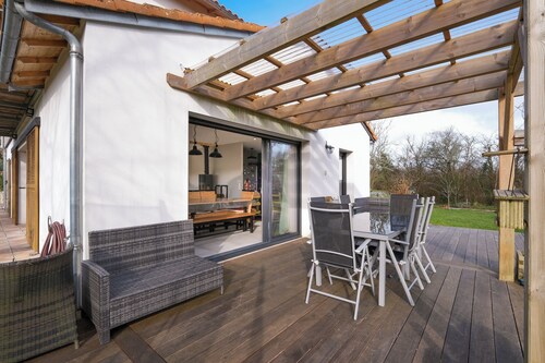5 minutes des plages, grande villa balnéaire avec un beau jardin arboré, Wifi/TV