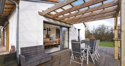 5 minutes des plages, grande villa balnéaire avec un beau jardin arboré, Wifi/TV