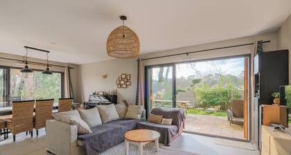 5 minutes des plages, grande villa balnéaire avec un beau jardin arboré, Wifi/TV