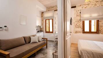 4 bedrooms, desk, iron/ironing board, free WiFi