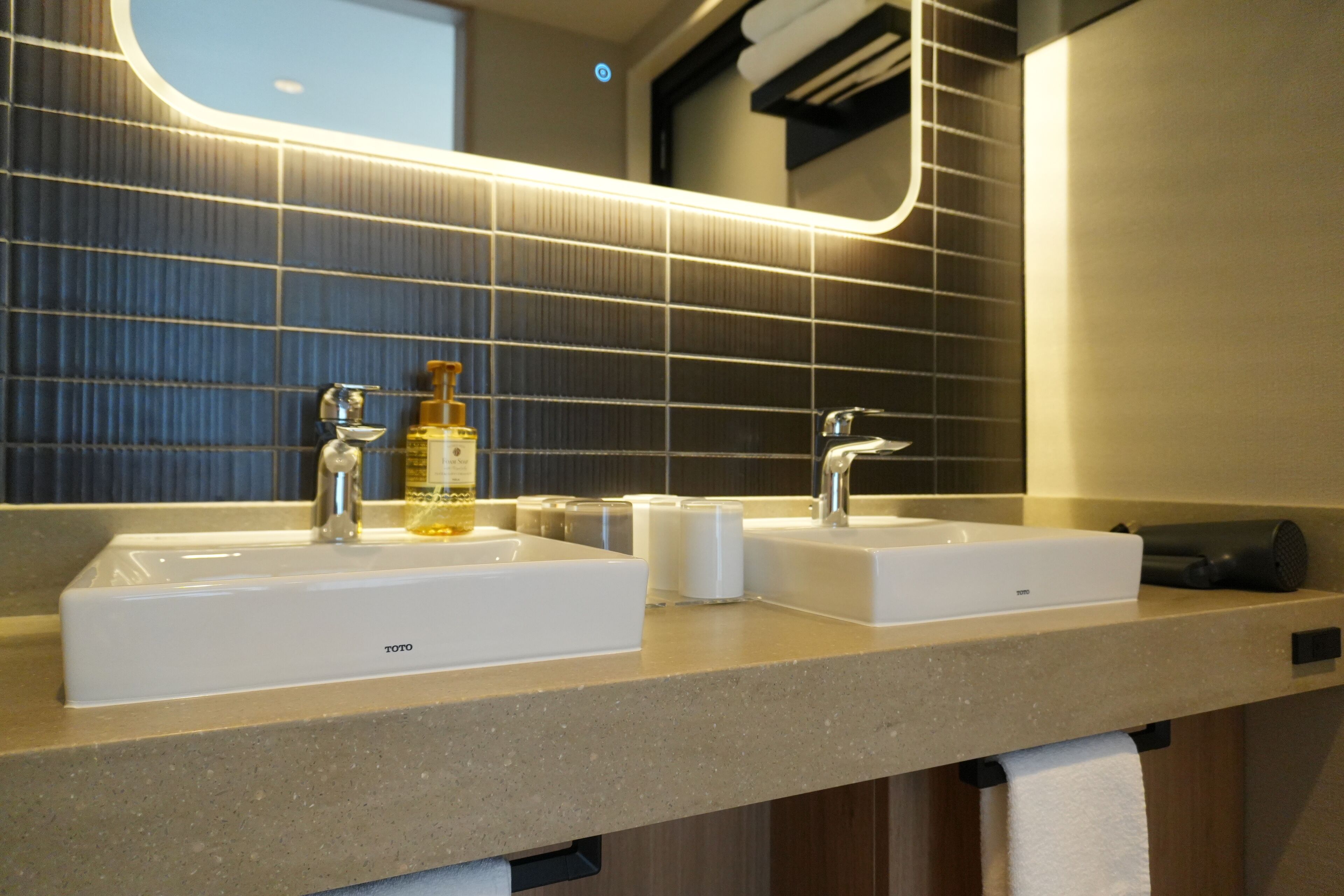 1Bedroom Deluxe Suite Room 6, Non Smoking | In-room safe, iron/ironing board, WiFi (free), bed sheets