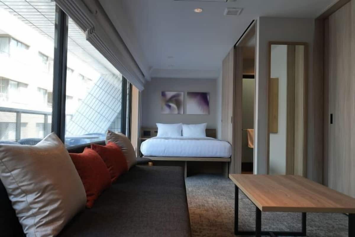 In-room safe, iron/ironing board, WiFi (free), bed sheets