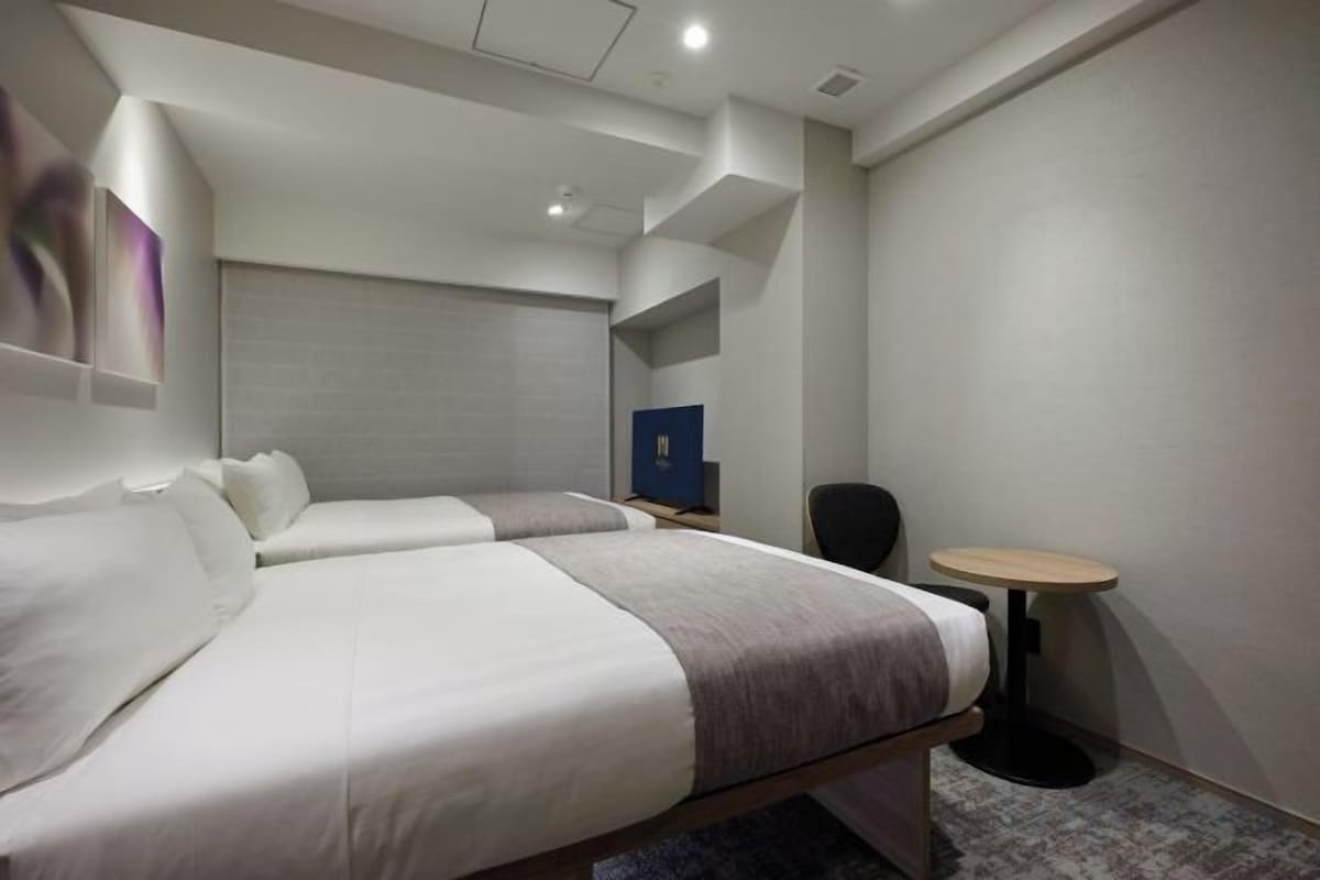 In-room safe, iron/ironing board, WiFi (free), bed sheets