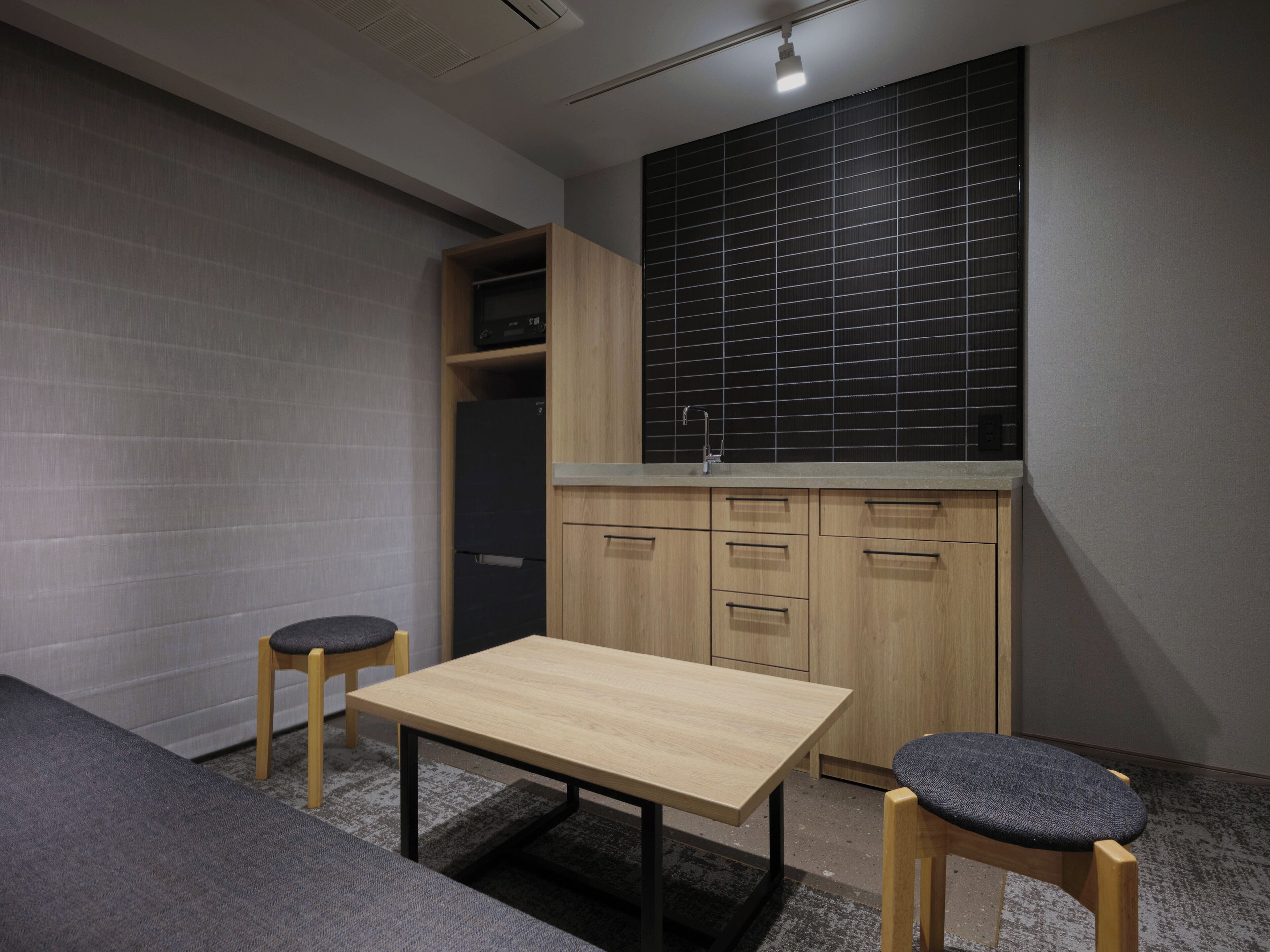 1Bedroom Suite Room 5, Non Smoking | Private kitchen | Fridge, microwave, cookware/dishes/utensils