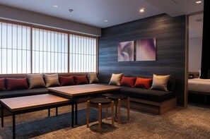 Coffres-forts dans les chambres, fer et planche à repasser