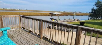 Peach House close to ICW & Sargent beach