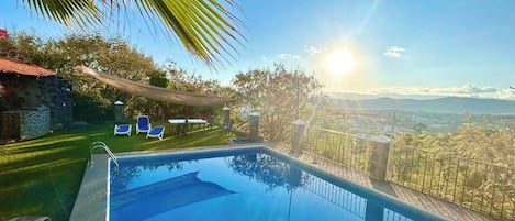 Piscine extérieure, piscine chauffée