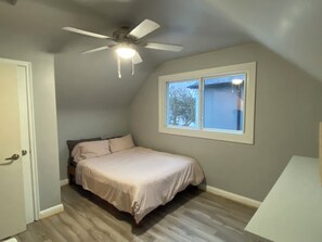3 bedrooms, desk, iron/ironing board, travel crib