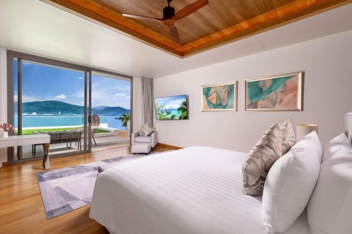 Safe på rommet, skrivebord og wi-fi (inkludert)