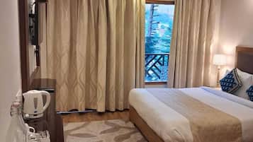 Deluxe Double Room | Blackout curtains, iron/ironing board, free WiFi