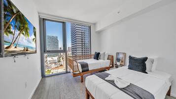 3 bedrooms, desk, iron/ironing board, travel crib