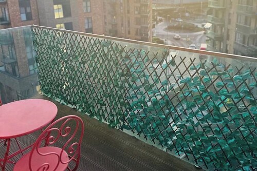 1 Bed Apartment Sleeps 2 - Free Parking